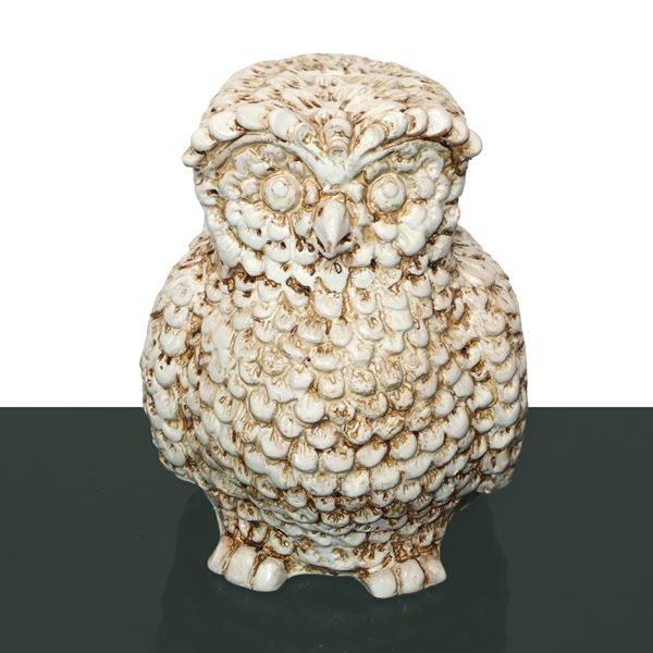 Caltagirone majolica. 20th century. Owl. H 28 cm, base 25 cm.
