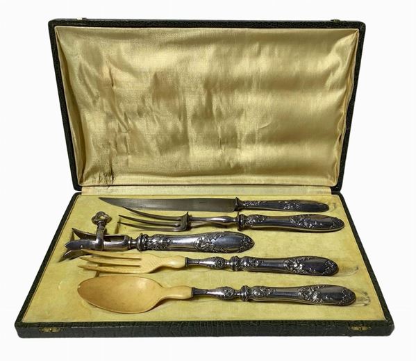 Set da tavola composto da 5 pezzi, con scatola.
