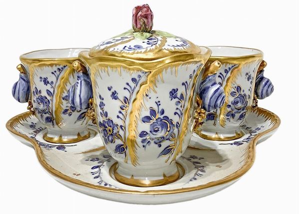 Servizio da caffè tete a tete, Manifattura Sevres. Con zuccheriera e vassoio, XX secolo.