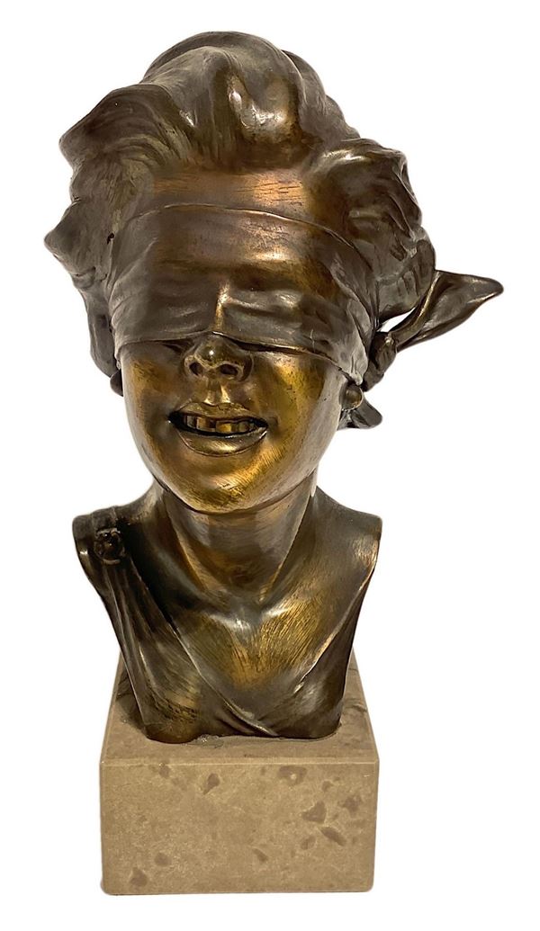 Bronzo raffigurante Fortuna Bendata, inizi XX secolo.  Con base in marmo. H Cm 26, base cm 5. Firmato sul retro U.Iaccarino.