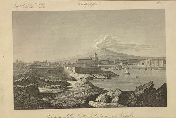 Incisione ad acquaforte raffigurante Vista del porto di Catania e dell’Etna, XIX secolo, cm 23x34, in cornice color noce piatta cm 42x57