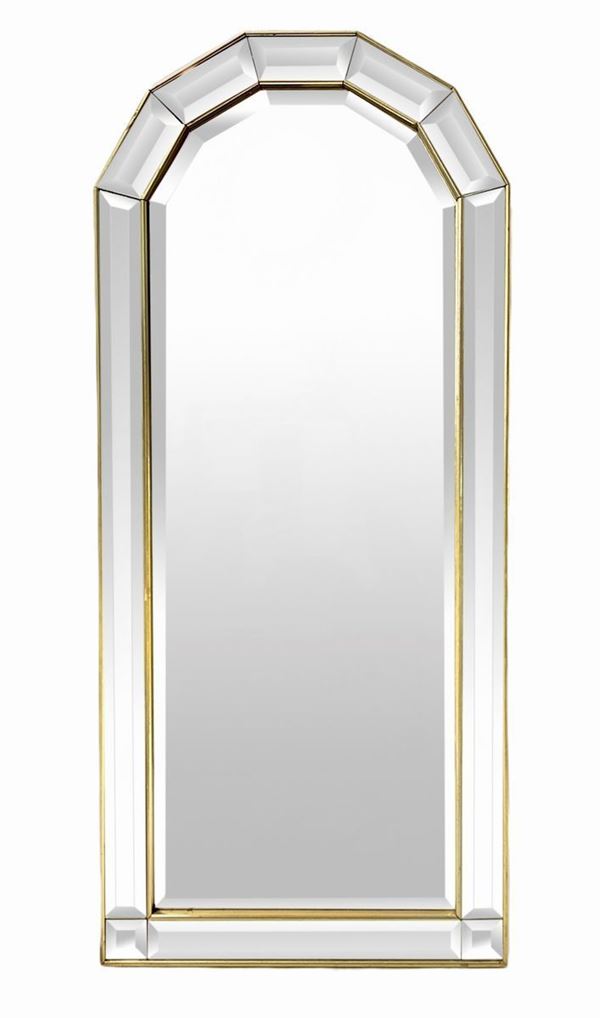 Specchiera con specchio molato e cornice in legno d’orato. H cm 85x38

