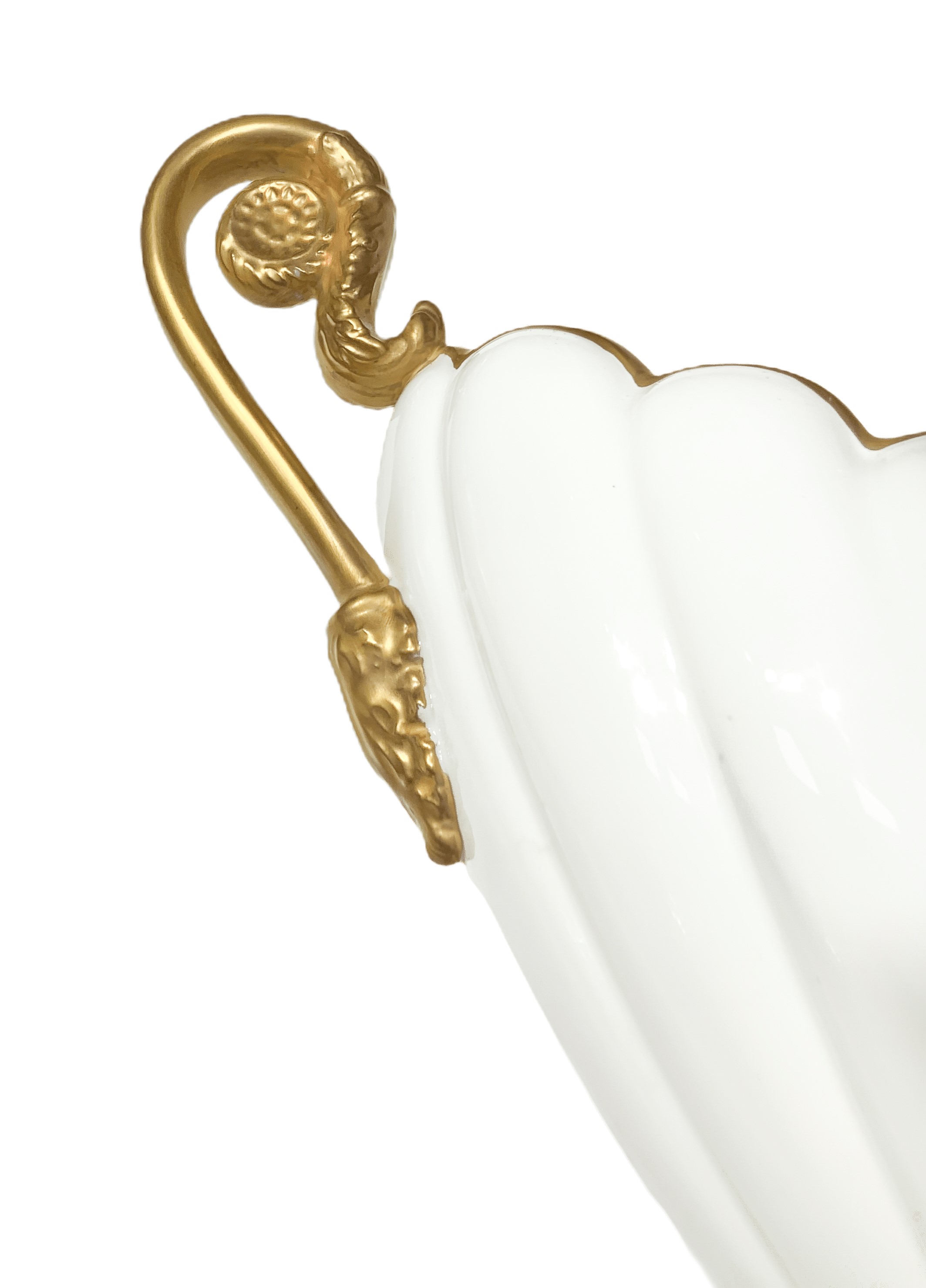 Porcellana bianca con bordi oro