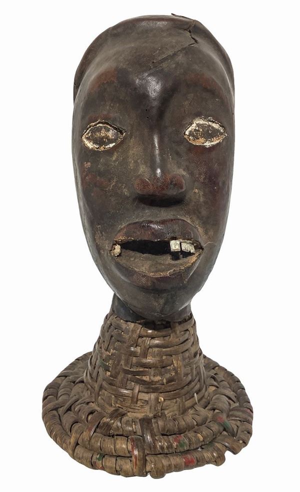 Elmo Eyagham Ekoi, Nigerie, early twentieth century. H 31 cm