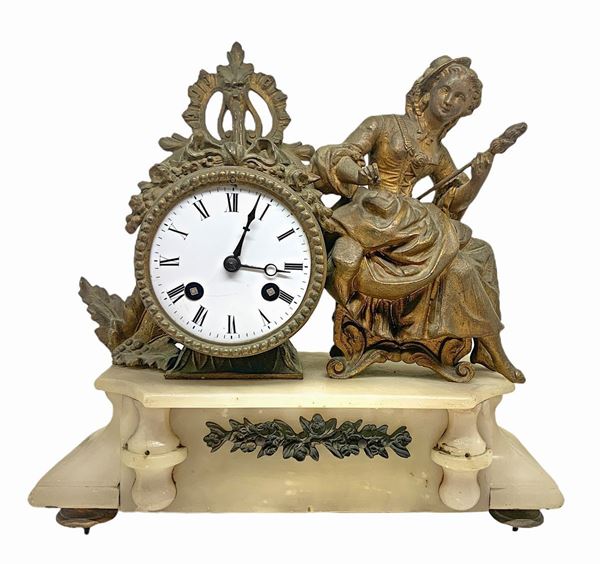 Orologio da tavolo in bronzo con giovane ragazza, con base in alabastro e quadrante in porcellana bianca, secolo XIX. H cm 31, base cm 34 x 10. Da revisionare