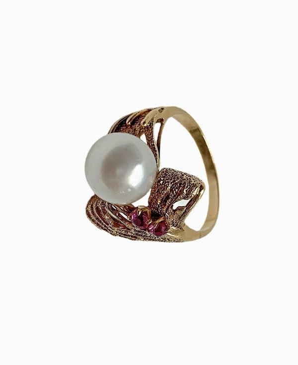 Gold ring red pinkie with pearl and ruby 