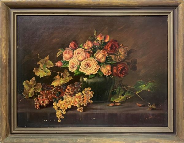 Dipinto ad olio su tela raffigurante natura morta di fiori e uva, inizi XX secolo, firmato C. Mann. Cm 60x80, in cornice cm 73x93