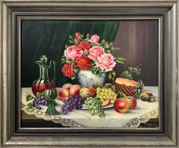 Dipinto ad olio su tela raffigurante natura morta con fiori in vaso e frutta. Firmato in basso a destra R. Uhse e datato ’32. Cm 50x65, in cornice cm 65x75