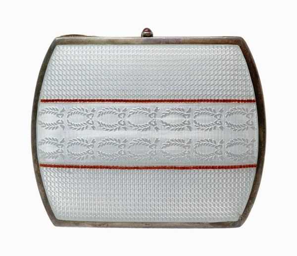 Cigarettes case in silver and nacre, early twentieth century. 9x7,5 Cm.