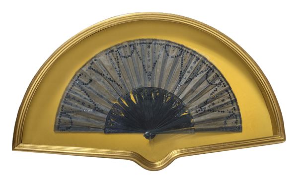 Folding fan black with sequins folding fan. Early twentieth century. Cm 38x64