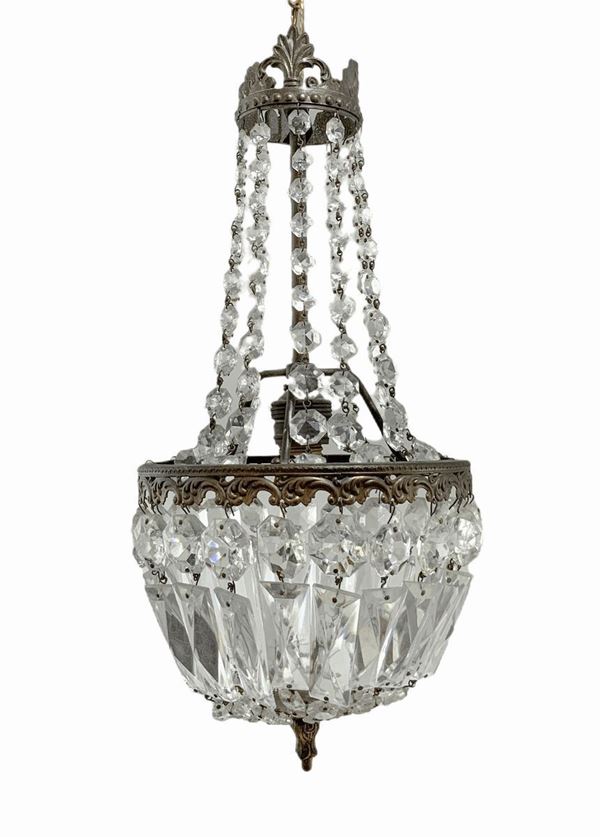 Lampadario a ninfa in ottone con brindoli in vetro, primi XX secolo. H cm 55 , diametro 25