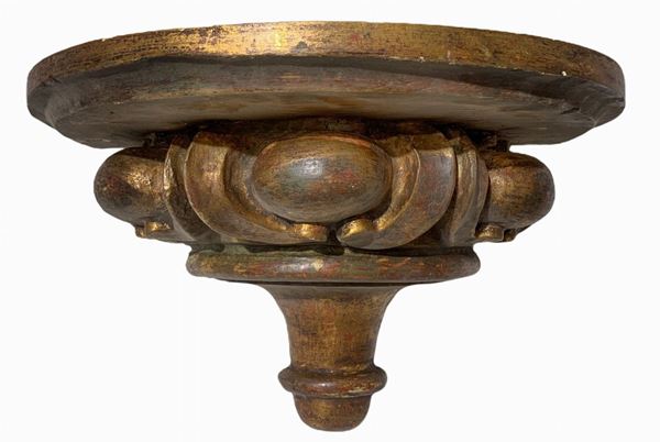Mensola da muro in legno dorato, fine XIX secolo. H cm 20x34