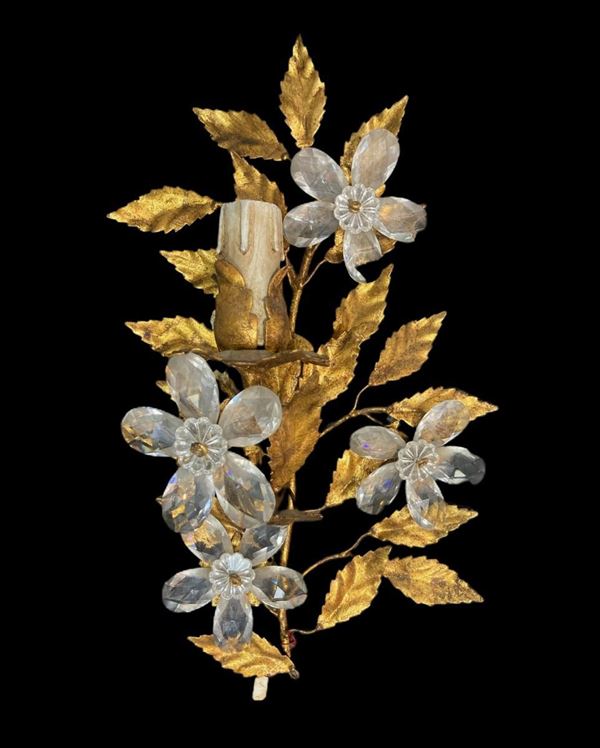 Wall light to a light in gold metal and moolate crystals with wooden candles, years & rsquo 50. H cm 60, width CM 99
