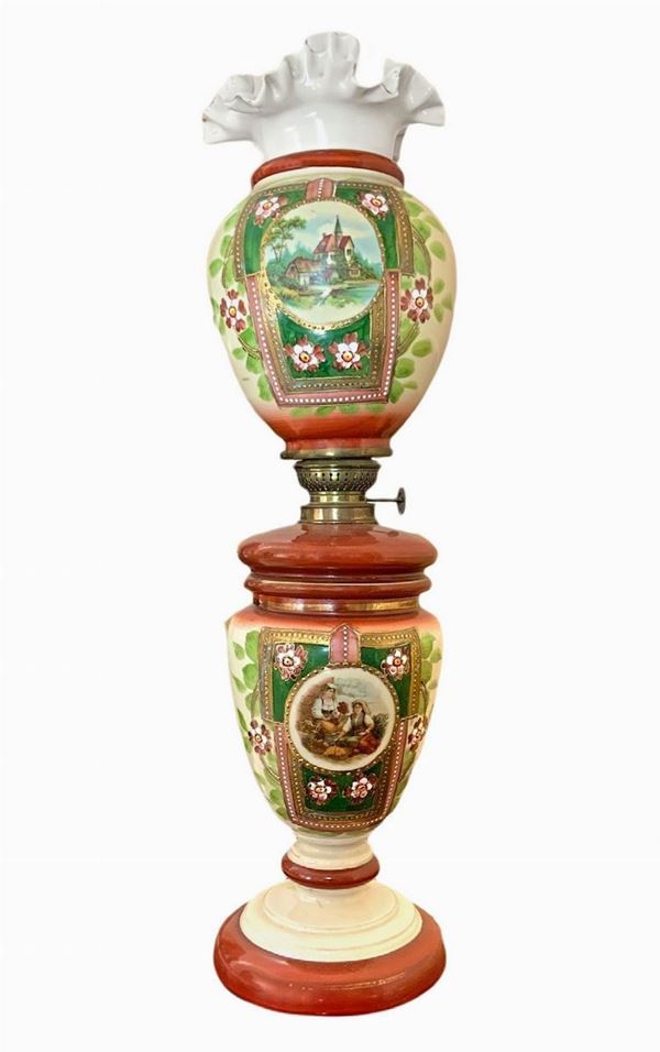 Oil lumen in beige opaline, hand decorated, end nineteenth century.
H 57 cm