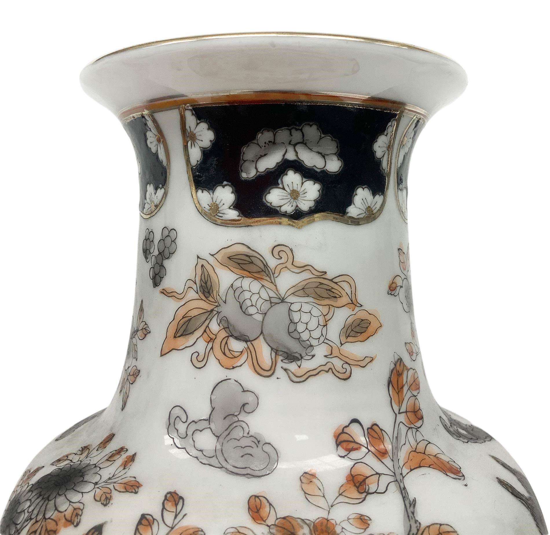 Vaso in porcellana cinese, decori floreali su sfondo bianco