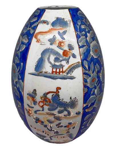 Vaso in porcellana cinese, Decorazione floreale su fondo blu e bianco