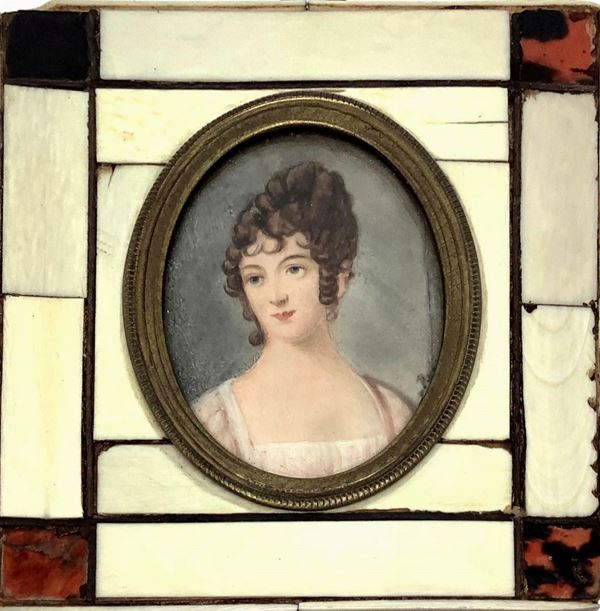 Miniature depicting women, century nineteenth century. framed ivory and tortoiseshell. Cm 10x9