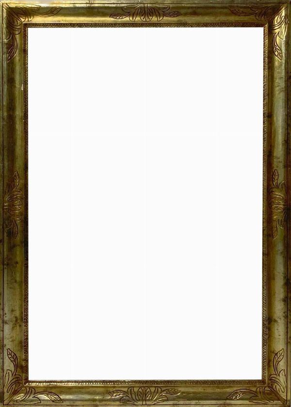 Cornice in legno a vassoio dorata a foglia, in stile del XIX secolo. Misure esterne cm 124x84. Misure interne cm 108x68.

