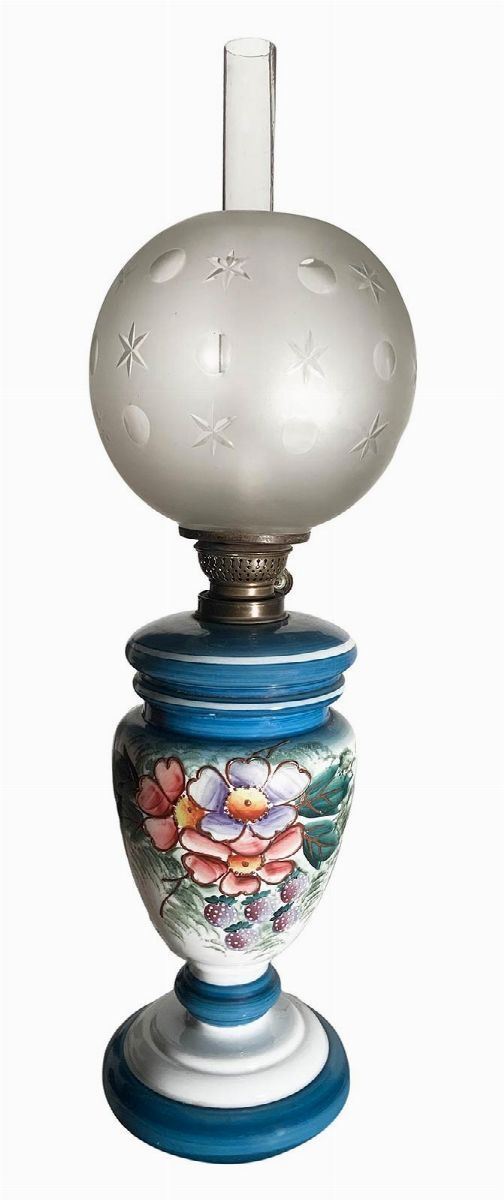 Lume in blue opaline with floral decor. Late nineteenth century.