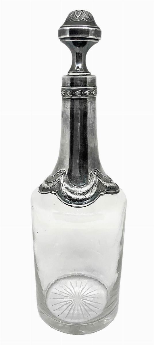 Bottiglia con collo e tappo in argento, XX secolo. H cm 26
