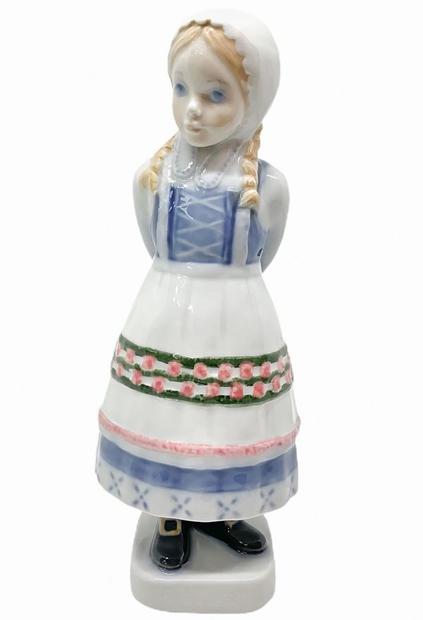 Copenhagen, porcelain statue depicting Karin (Austria), figurines of the Year in 1990, limited edition 106/5000. H 18.5 cm