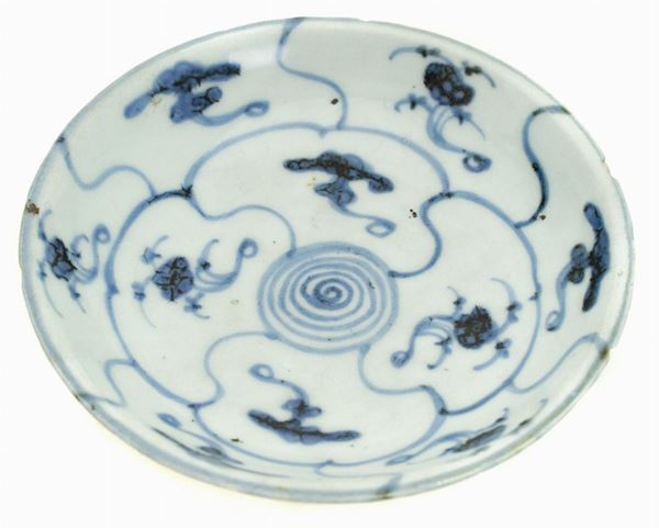 Saucer, China, nineteenth century. 15 Cm