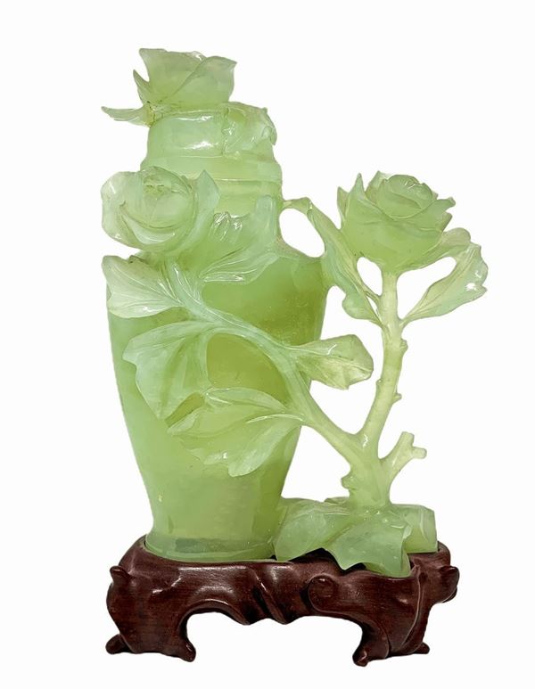 Portaprofumi jade with floral decorations, China. H 19 cm with base