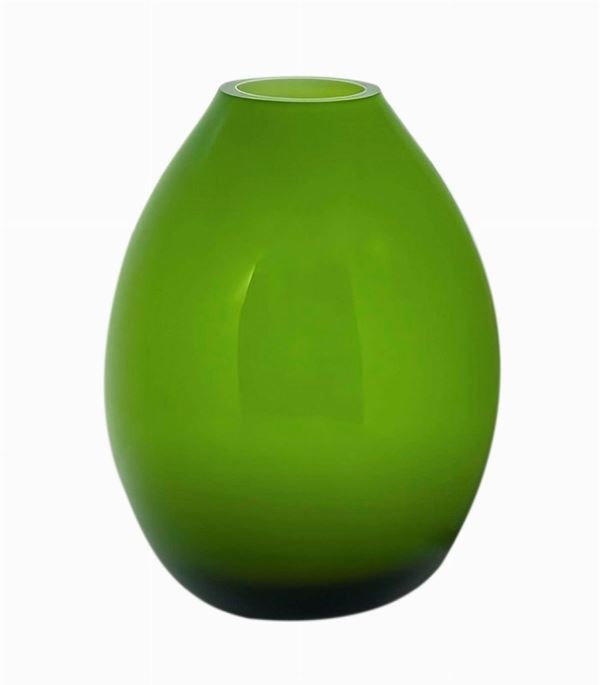 Vase in Murano glass, of globular form, in jacketed glass in shades of green. h 15 cm.