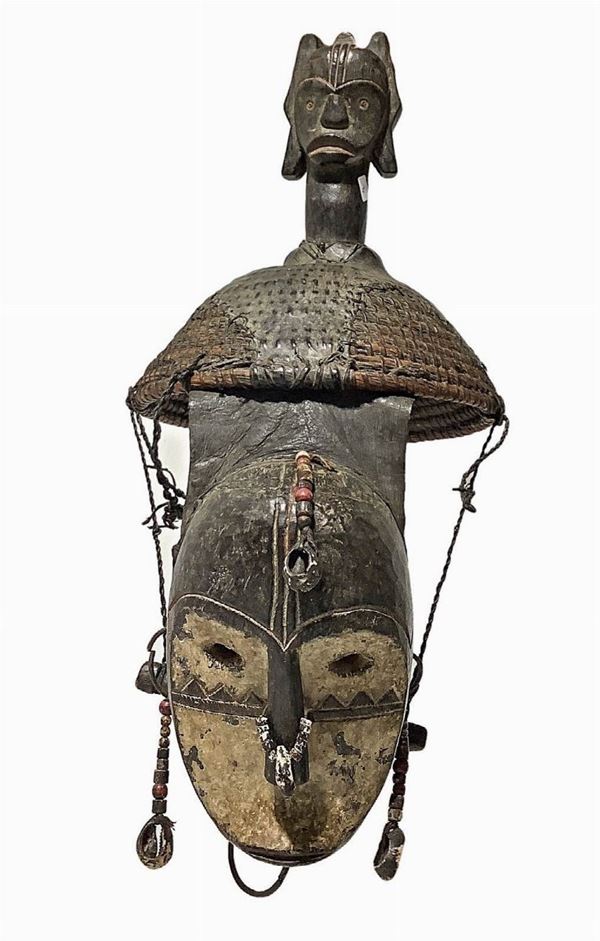 Elmo da cerimonia EJAGHAM-EKOI, Nigeria, prima metà XX secolo. H cm 44.