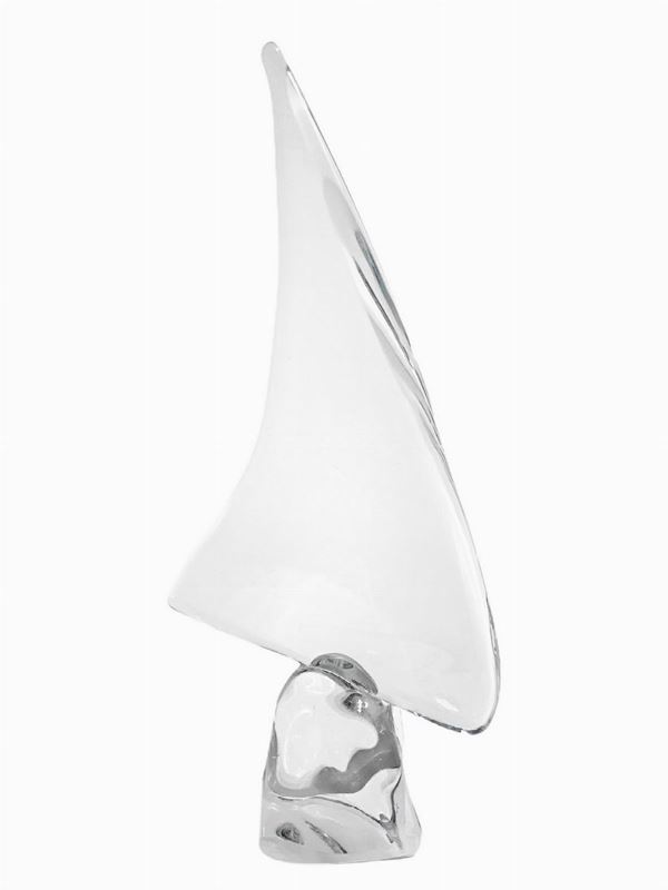 Daum France. Scultura in cristallo raffigurante barca a vela, XX secolo . H cm 40