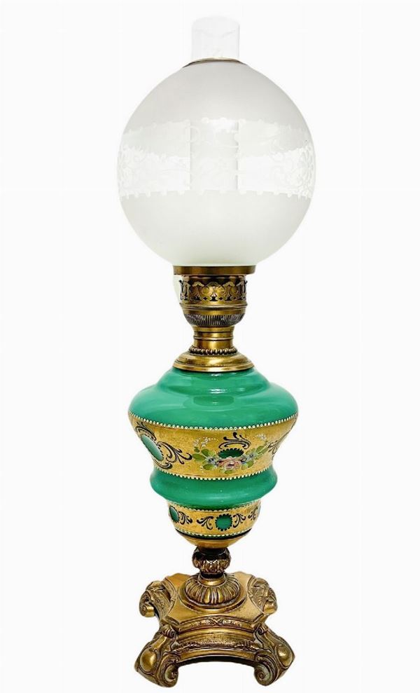Lumen in emerald opaline with floral decorations. XIX / XX century, boccia in ball and base glass and brass inserts. XIX / XX century. H 66 cm
H ...
