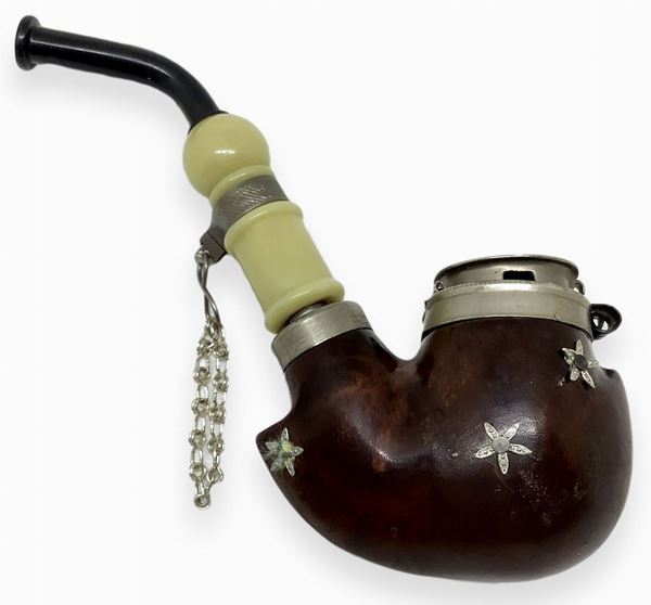 Pipa Bruyere Briar and brass. With support. 15 Cm