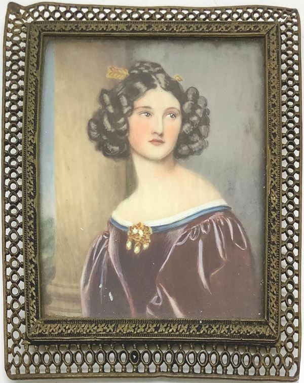  Miniatura raffigurante donna, in cornice in filigrana, fine XIX secolo. Cm 8x7. 
