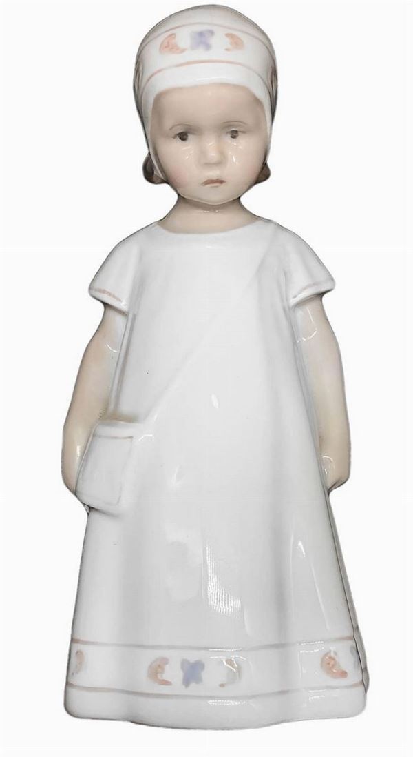 Statuina raffigurante bambina con borsetta, Manifattura Royal Copenaghen. H cm 19
