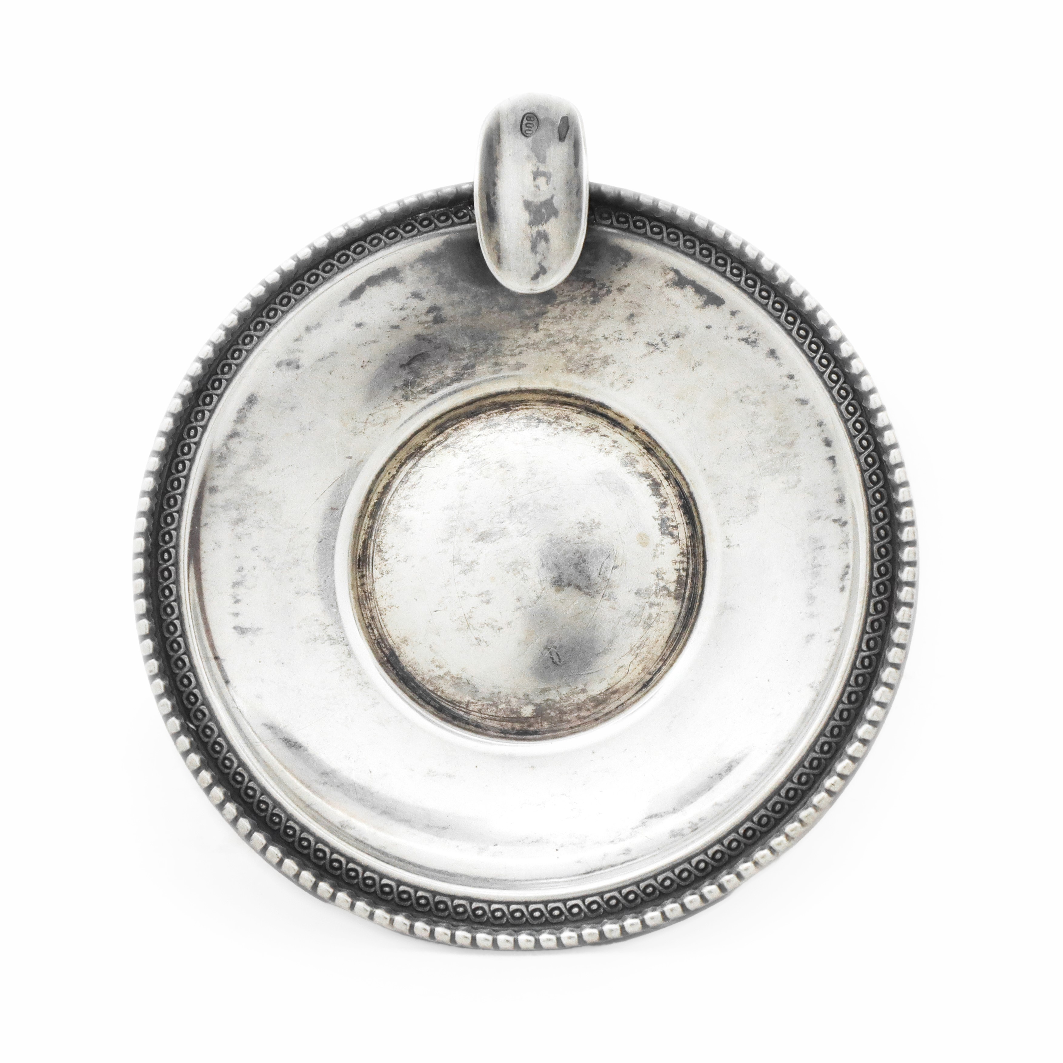 Coppia di posaceneri, argento 800. Diametro cm 8,5