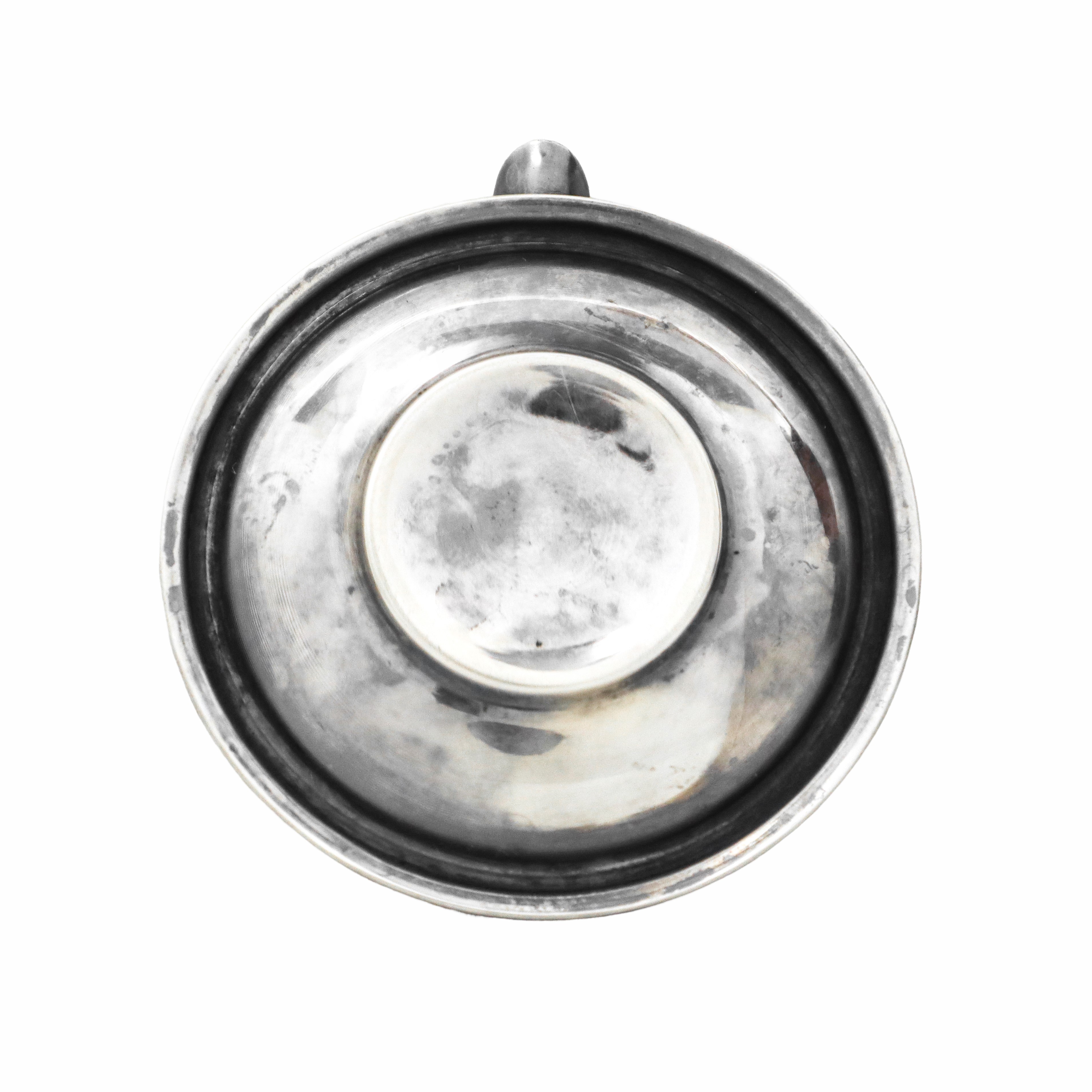 Coppia di posaceneri, argento 800. Diametro cm 8,5