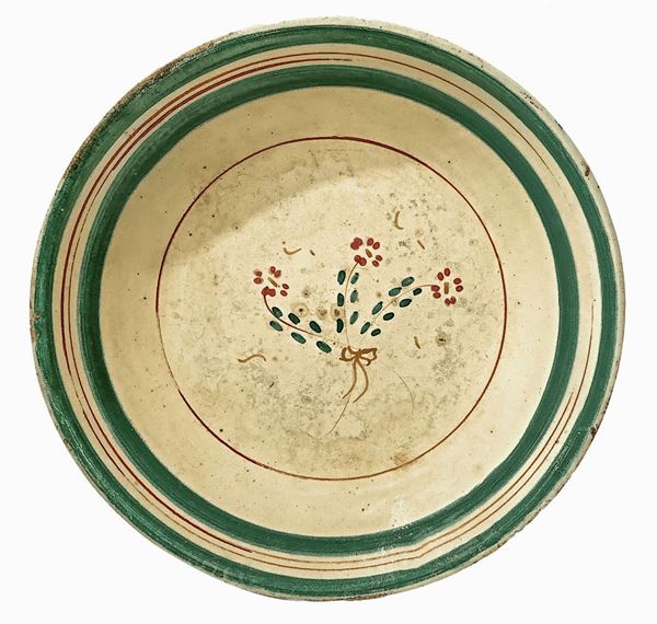 Plate Patti (Messina), representing bunch of central and green border flowers. XX century. cm 43
