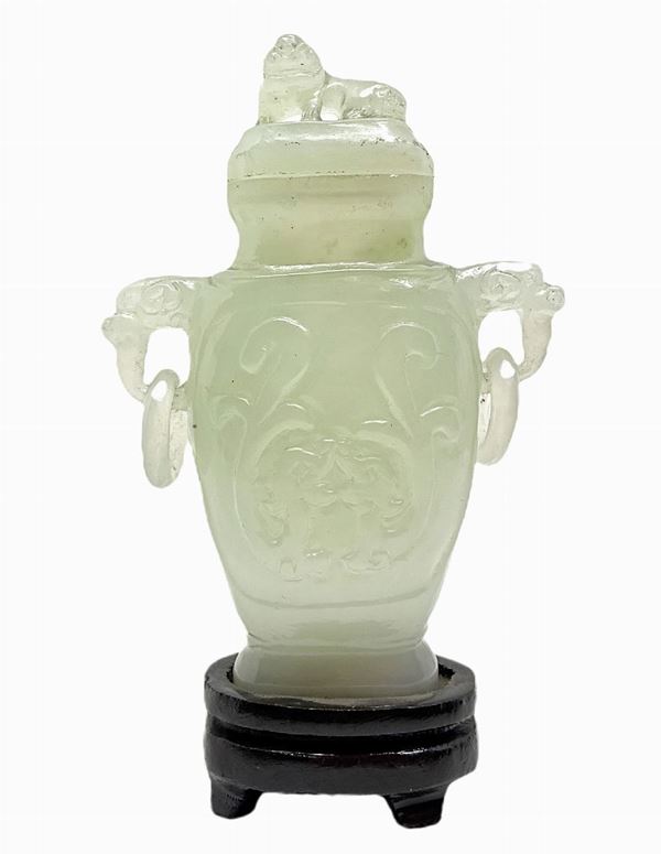 Piccolo vaso bruciaprofumi in giada. H cm 11