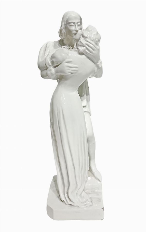 Majolica statue. White depicting â € œ The kiss of young loversâ € . H cm.35. Base 10x11 cm
H cm.35. Base 10x11 cm