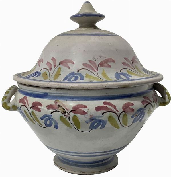 Tureen with majolica handles from Caltagirone