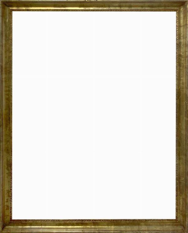 Cornice in legno a mezza canna dorata a foglia, in stile del XIX secolo. Misure esterne cm 120x90. Misure interne cm 110x80.

