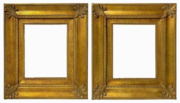 Coppia di cornici dorate, XX secolo. Misure interne cm 30x24 misure esterne 51X44