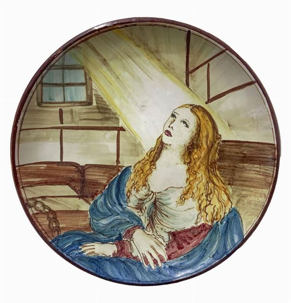 Majolica plate depicting St. Agatha in prison, hand painted. Diameter 26 cm Signed and dated 25/01/99 F. Chisali the back.

