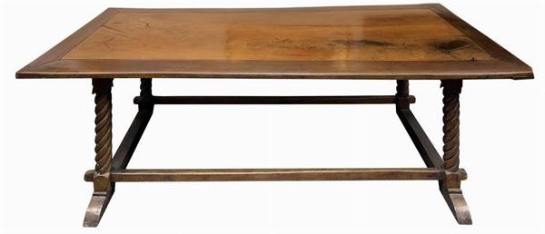 Tavolo fratino in legno di noce, quattro gambe a torchon con legacci orizzontali in ambo i lati. Fine XVII secolo. H Cm 75. Cm 225x95.
