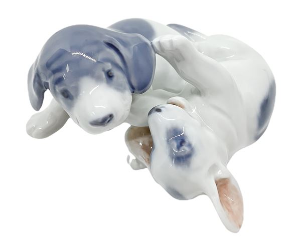 Copenaghen - Copenhagen porcelain figurine depicting pair of puppies. H 6x9 cm