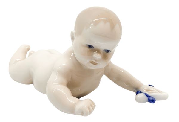 Copenaghen - Copenhagen, porcelain statue depicting baby. H 7x15 cm