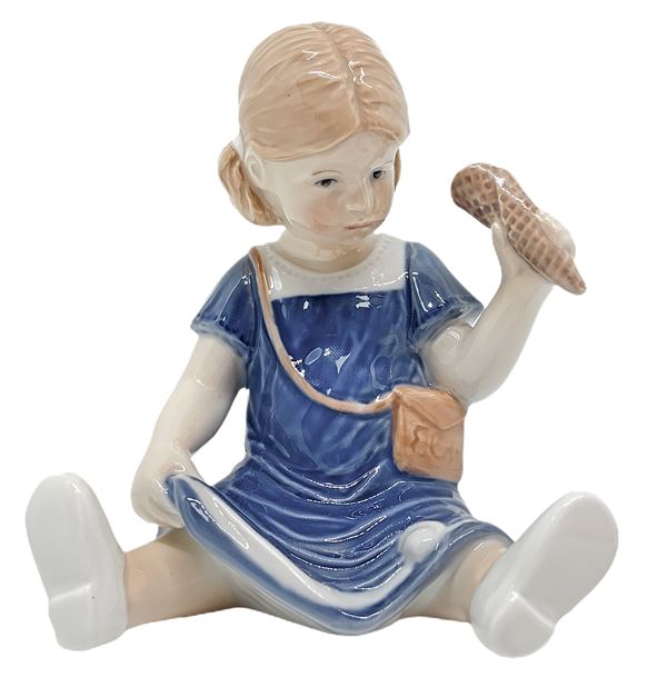 Copenaghen - Copenhagen porcelain figurine depicting a child with doll with ice cream cone. H 15 cm