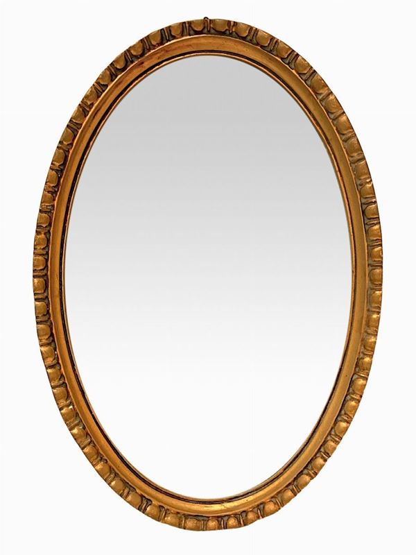 Small oval mirror with wooden frame. Cm 51x35