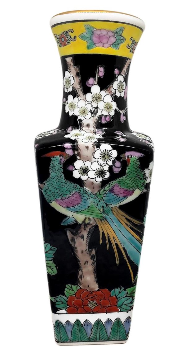 Vaso cinese, XX secolo. H cm 25