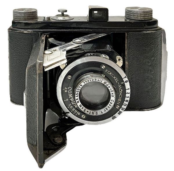 Deckel Moncler bellows camera, compur model. Germany, H cm 7. Width 12 cm. Shallow depth cm 9. With yellow dominant filter ...